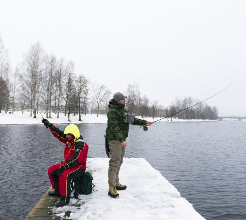 Kalastajat lauturilla